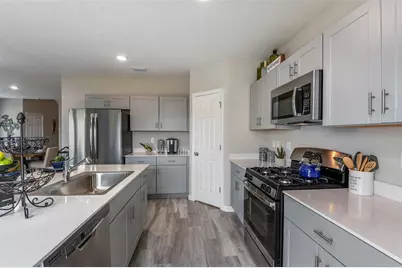 9152 Belleview Forest Pass, Zephyrhills, FL 33541 - Photo 3