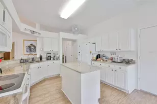 917 Villeroy Greens Dr, Sun City Center, FL 33573 - Photo 17