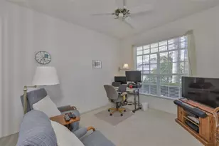 917 Villeroy Greens Dr, Sun City Center, FL 33573 - Photo 9