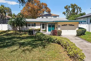440 Lido Way NE, Saint Petersburg, FL 33704 - Photo 1