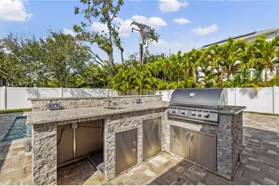 5009 W Neptune Way, Tampa, FL 33609 - Photo 17