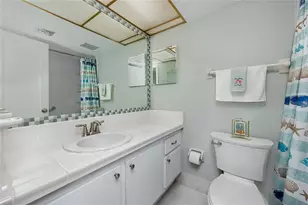 4650 Cove Cir, Saint Petersburg, FL 33708 - Photo 23