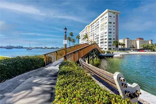 4650 Cove Cir, Saint Petersburg, FL 33708 - Photo 31