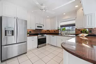 952 E Gondola Dr, Venice, FL 34293 - Photo 5