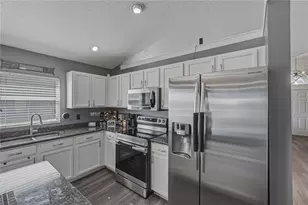 7845 Merchantville Cir, Zephyrhills, FL 33540 - Photo 23