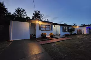 995 Emerald Dr, Mount Dora, FL 32757 - Photo 1