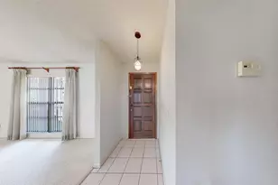 7113 Lauder Pl, Tampa, FL 33617 - Photo 5
