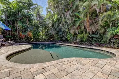 218 Appian Way NE, Saint Petersburg, FL 33704 - Photo 13