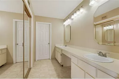 15202 W Pond Woods Drive, Tampa, FL 33618 - Photo 19