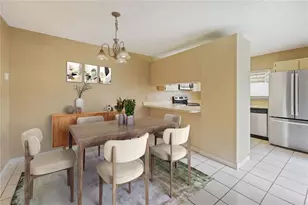 15202 W Pond Woods Dr, Tampa, FL 33618 - Photo 7