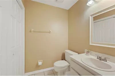 15202 W Pond Woods Drive, Tampa, FL 33618 - Photo 11