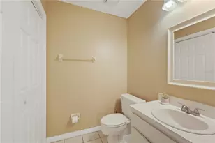 15202 W Pond Woods Dr, Tampa, FL 33618 - Photo 11