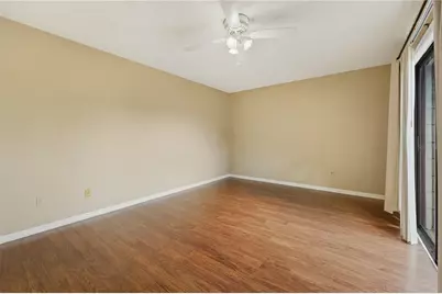 15202 W Pond Woods Drive, Tampa, FL 33618 - Photo 17