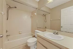 15202 W Pond Woods Dr, Tampa, FL 33618 - Photo 15