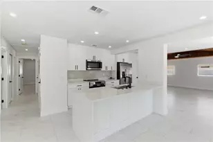 8205 Tanglewood Ln, Tampa, FL 33615 - Photo 15