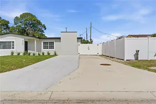 8205 Tanglewood Ln, Tampa, FL 33615 - Photo 3