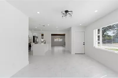 8205 Tanglewood Lane, Tampa, FL 33615 - Photo 7