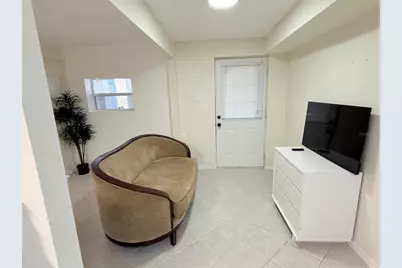 707 40th Street W #B, Palmetto, FL 34221 - Photo 3