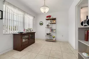 1001 77th Ave N, Saint Petersburg, FL 33702 - Photo 9