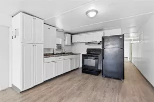 37421 Marcy Ln, Zephyrhills, FL 33542 - Photo 5