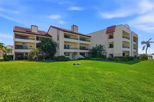 128 1st St E, Tierra Verde, FL 33715 - Photo 11