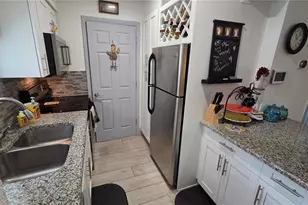 8630 Mallard Reserve Dr, Tampa, FL 33614 - Photo 5