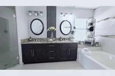 31244 Crestmont Court, Wesley Chapel, FL 33543 - Photo 5