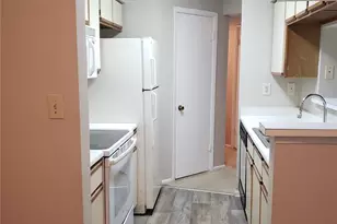 8630 Mallard Reserve Dr, Tampa, FL 33614 - Photo 5