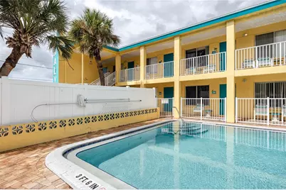 282 Treasure Island Causeway #12, Saint Petersburg, FL 33706 - Photo 5