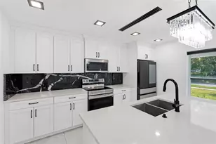 10104 N Dartmouth Ave, Tampa, FL 33612 - Photo 17