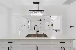 10104 N Dartmouth Ave, Tampa, FL 33612 - Photo 19