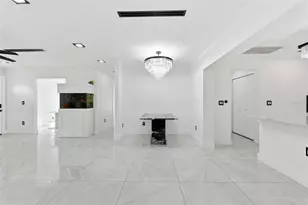 10104 N Dartmouth Ave, Tampa, FL 33612 - Photo 7