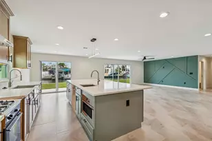 3921 Versailles Dr, Tampa, FL 33634 - Photo 9