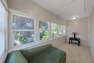 614 8th St N, Saint Petersburg, FL 33701 - Photo 27