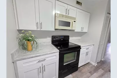 7604 Abbey Lane #214, Tampa, FL 33617 - Photo 11