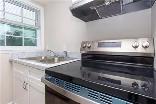 8340 12th St N, Saint Petersburg, FL 33702 - Photo 9