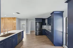 11696 Currie Ln, Largo, FL 33774 - Photo 9