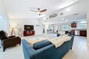 2400 Granada Cir W, Saint Petersburg, FL 33712 - Photo 17