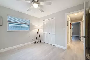 2400 Granada Cir W, Saint Petersburg, FL 33712 - Photo 23