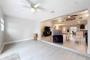 2400 Granada Cir W, Saint Petersburg, FL 33712 - Photo 19