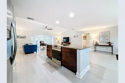 2400 Granada Circle W, Saint Petersburg, FL 33712 - Photo 7