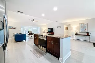 2400 Granada Cir W, Saint Petersburg, FL 33712 - Photo 7