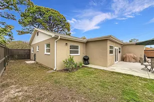 2400 Granada Cir W, Saint Petersburg, FL 33712 - Photo 49