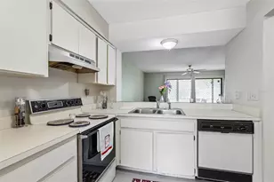8419 Laurelon Pl, Temple Terrace, FL 33637 - Photo 17