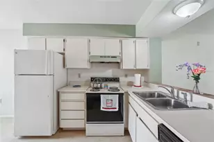 8419 Laurelon Pl, Temple Terrace, FL 33637 - Photo 9
