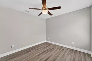 523 Napa Valley Cir, Valrico, FL 33594 - Photo 17