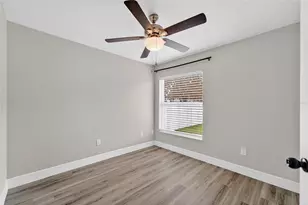 523 Napa Valley Cir, Valrico, FL 33594 - Photo 11