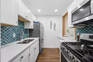 5925 Terrace Park Dr N, Saint Petersburg, FL 33709 - Photo 9