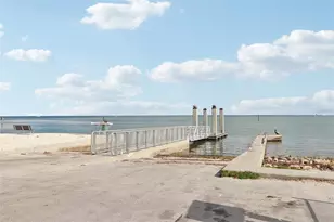 699 Pinellas Point Dr S, Saint Petersburg, FL 33705 - Photo 25