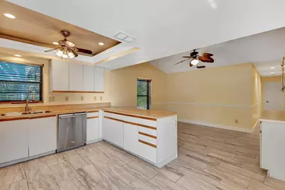 5017 80th Avenue Circle E, Sarasota, FL 34243 - Photo 9